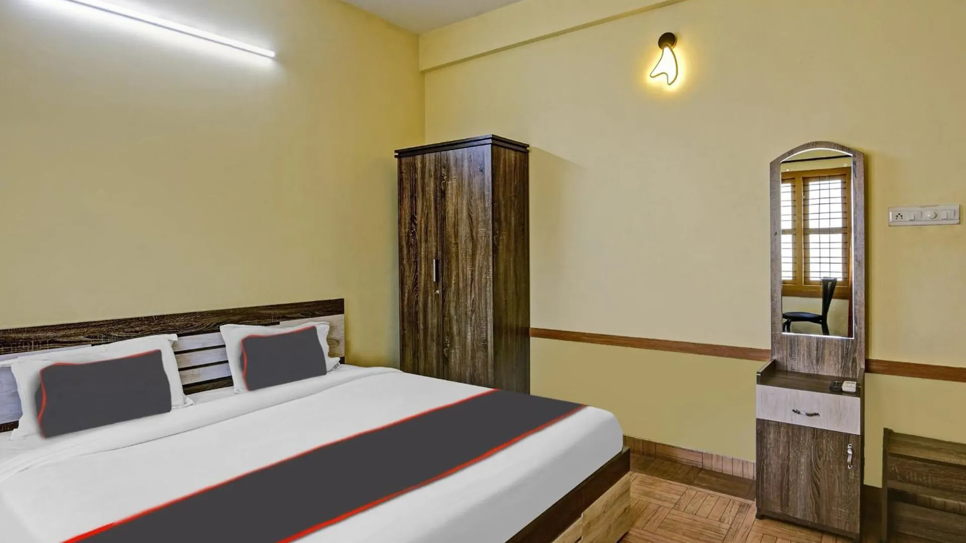 Collection O Express Suites Kakkayam 4*,  Índia